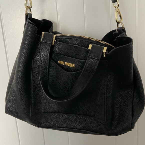Steve Madden Handbags - Steve Madden Crossover Purse